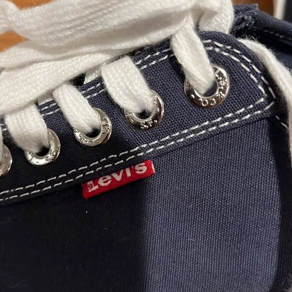 Levi’s Men’s Navy Canvas Shoes Size 8.5.